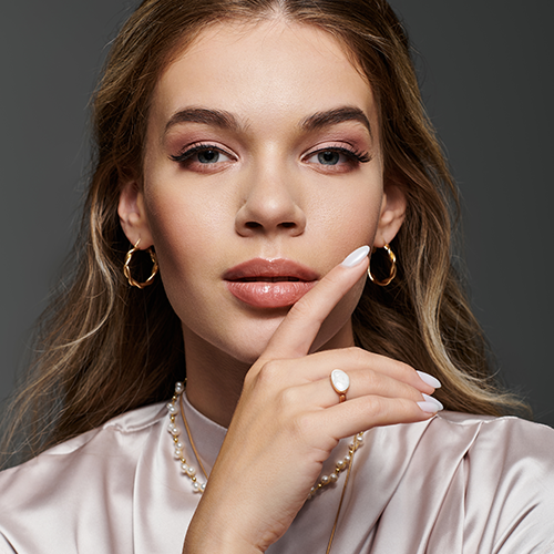 Coordinating a Signature Look with Designer Jewelry for Mom