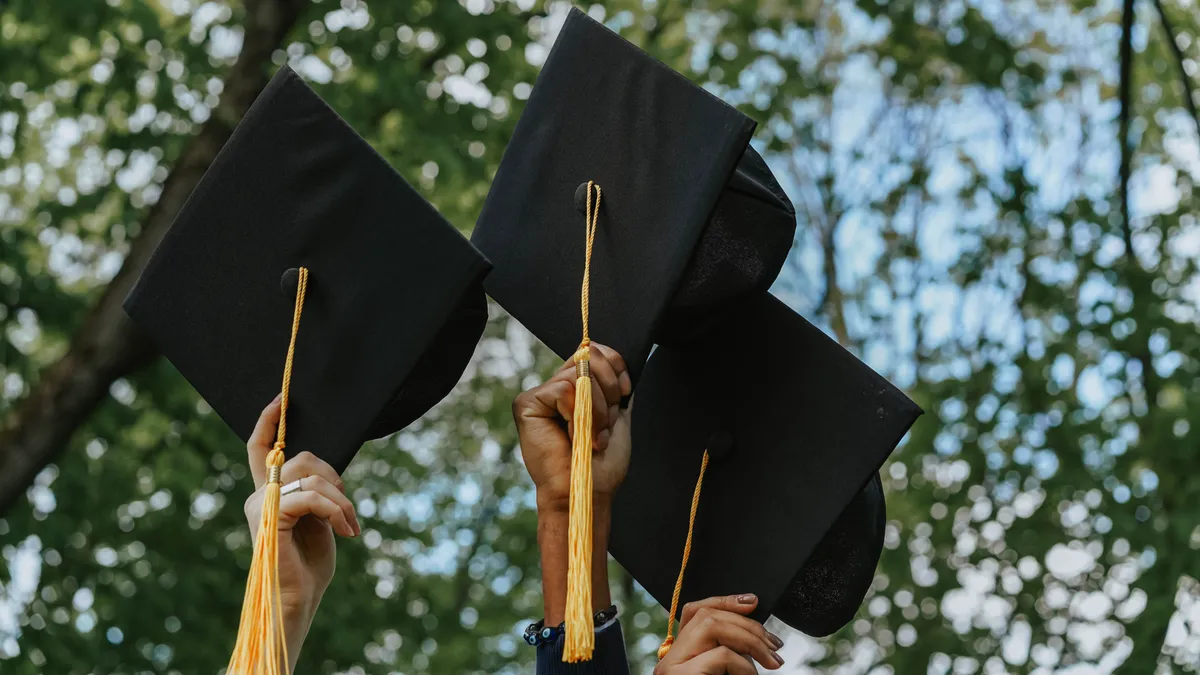 Grad Gift Ideas: Celebrate Their Achievements with These Thoughtful Presents!
