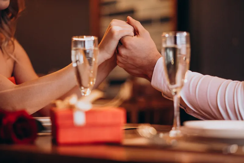 Read article: ANNIVERSARY GIFT GUIDE – INSPIRATION FOR MARRIAGE MILESTONES