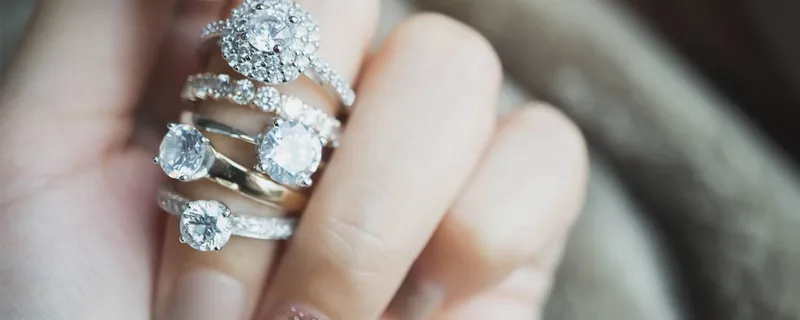 Read article: Glorious Guide to Engagement Ring Settings