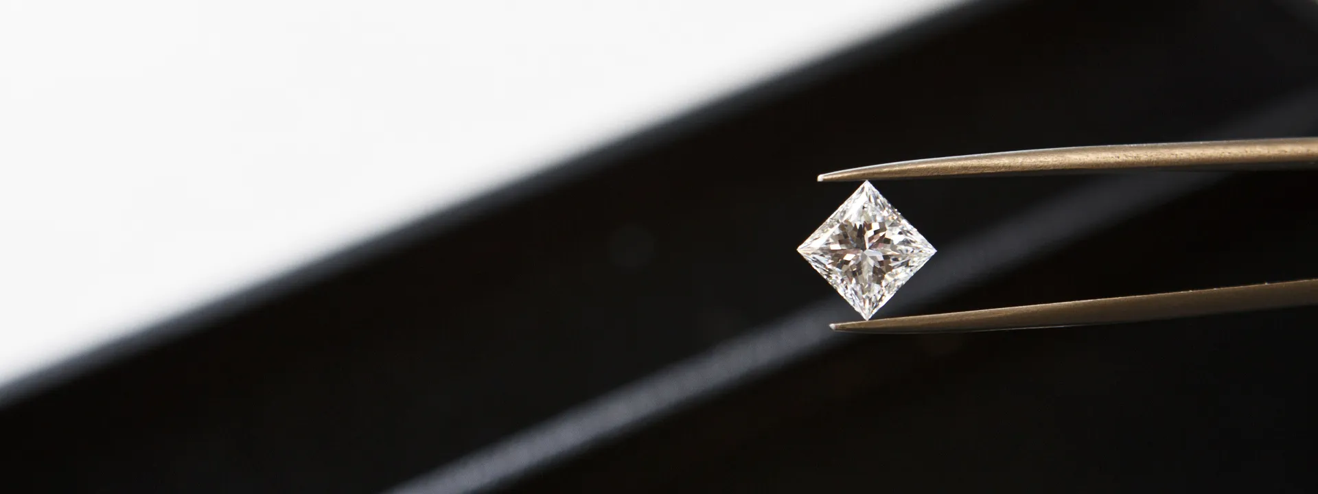 Diamond shape comparison including round oval emerald radiant cushion pear marquise princess and Asscher