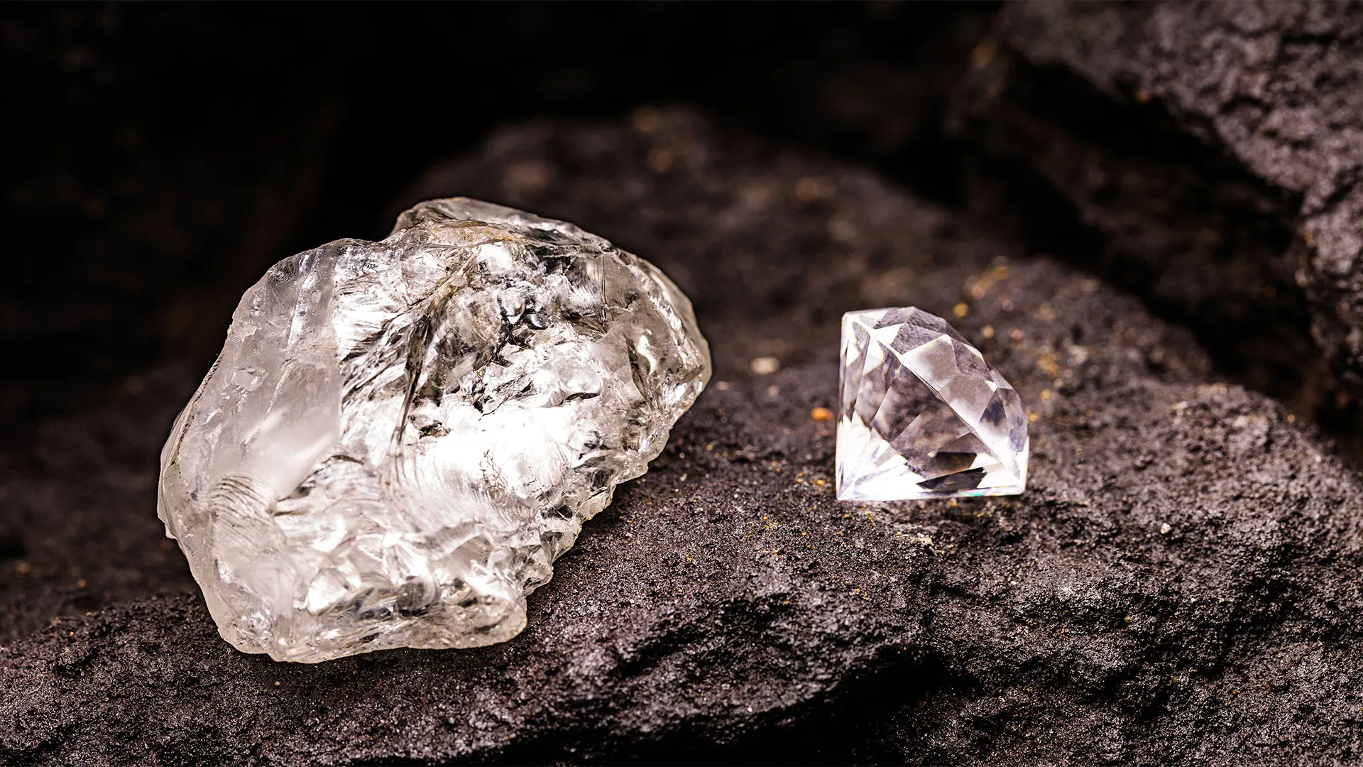Natural diamond and lab-grown diamond comparison