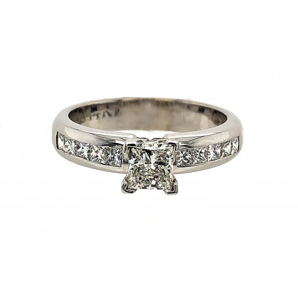 14 KARAT WHITE GOLD DIAMOND ENGAGEMENT RING 100-00070 The Hunt