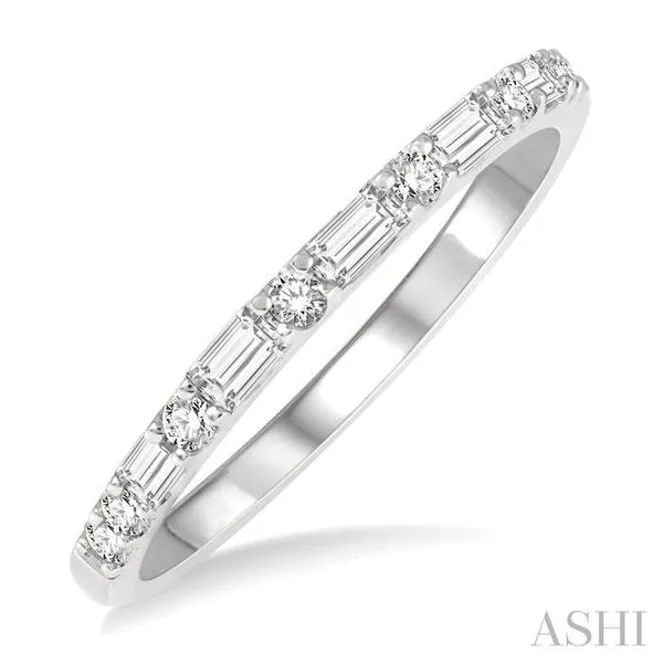 Alternating round and sales baguette diamond wedding band